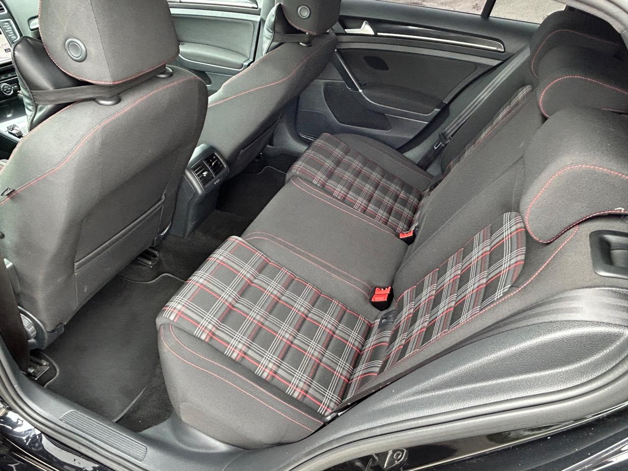 Volkswagen Golf GTI Performance 2.0 TSI 230cv