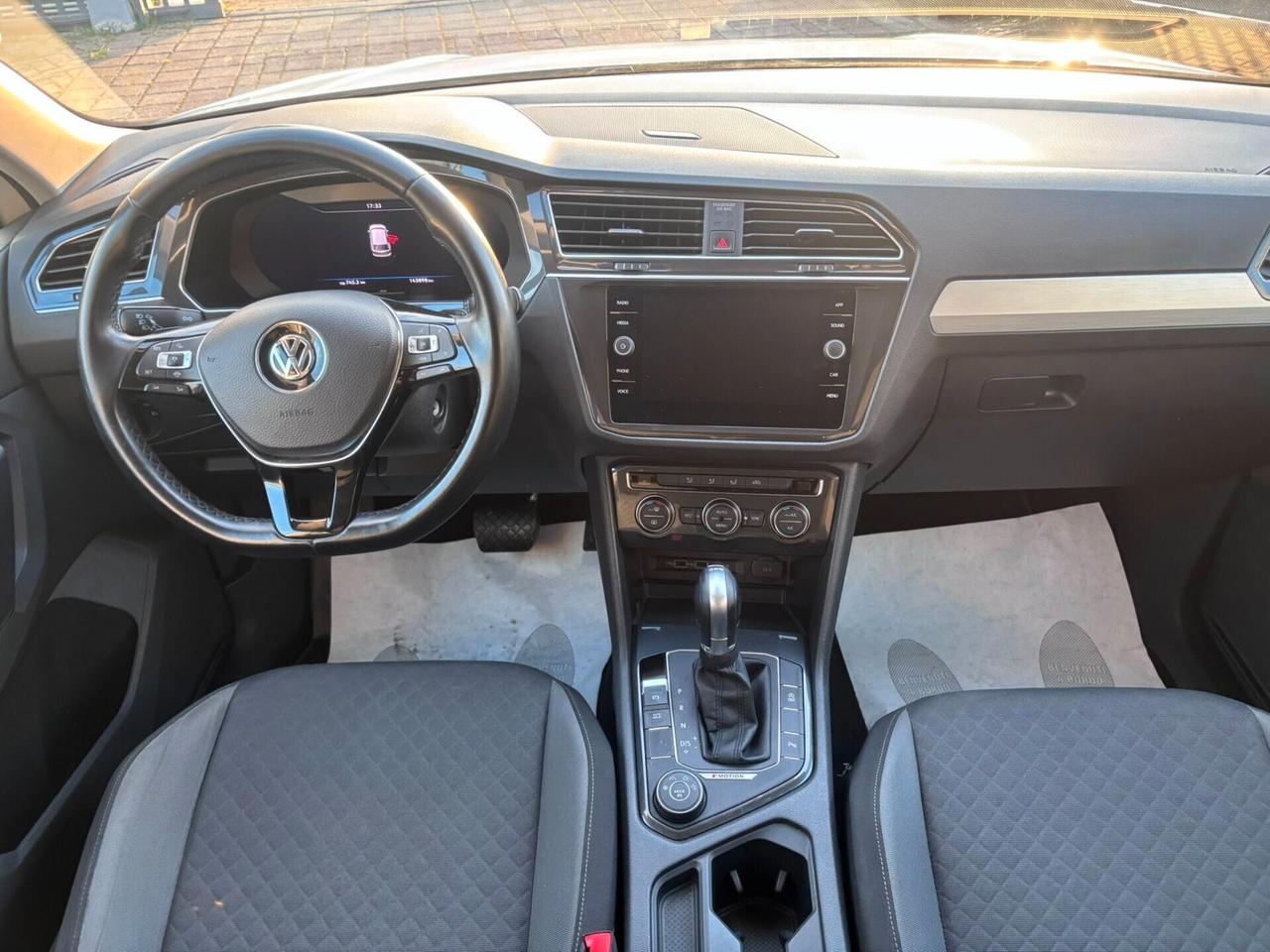 VOLKSWAGEN TIGUAN R-LINE