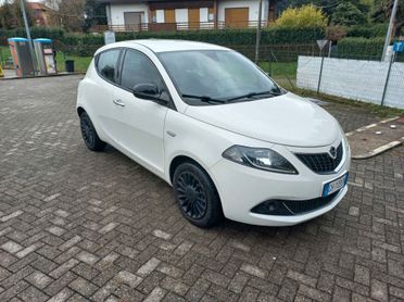 Lancia Ypsilon 1.0 FireFly 5 porte S&S Hybrid Ecochic Silver