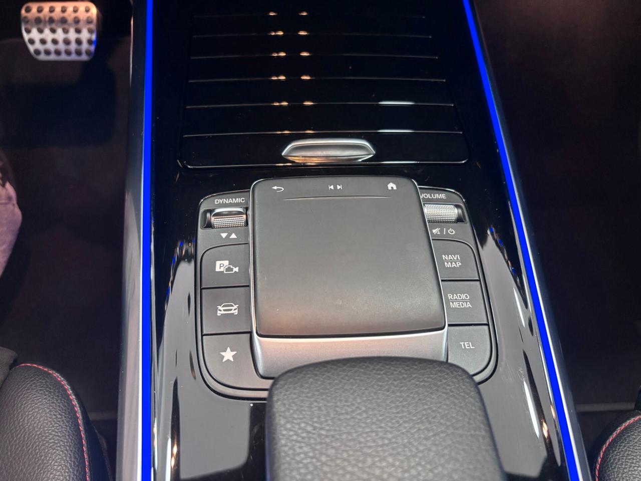 MERCEDES-BENZ GLA 200D PREMIUM AMG-LED-NAVI