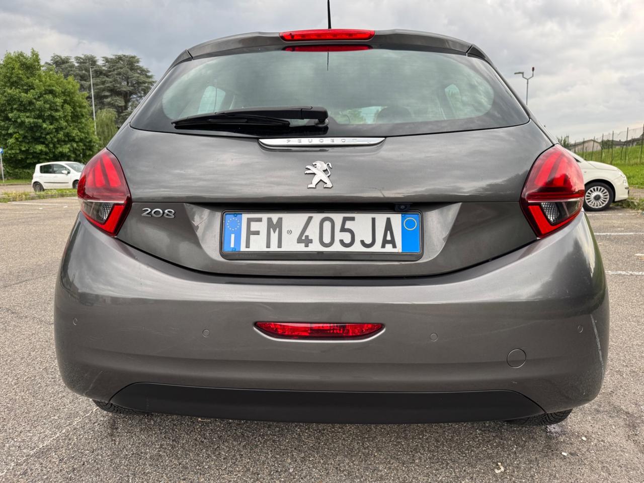 Peugeot 208 tagliandata cinghia nuova Neopatentati