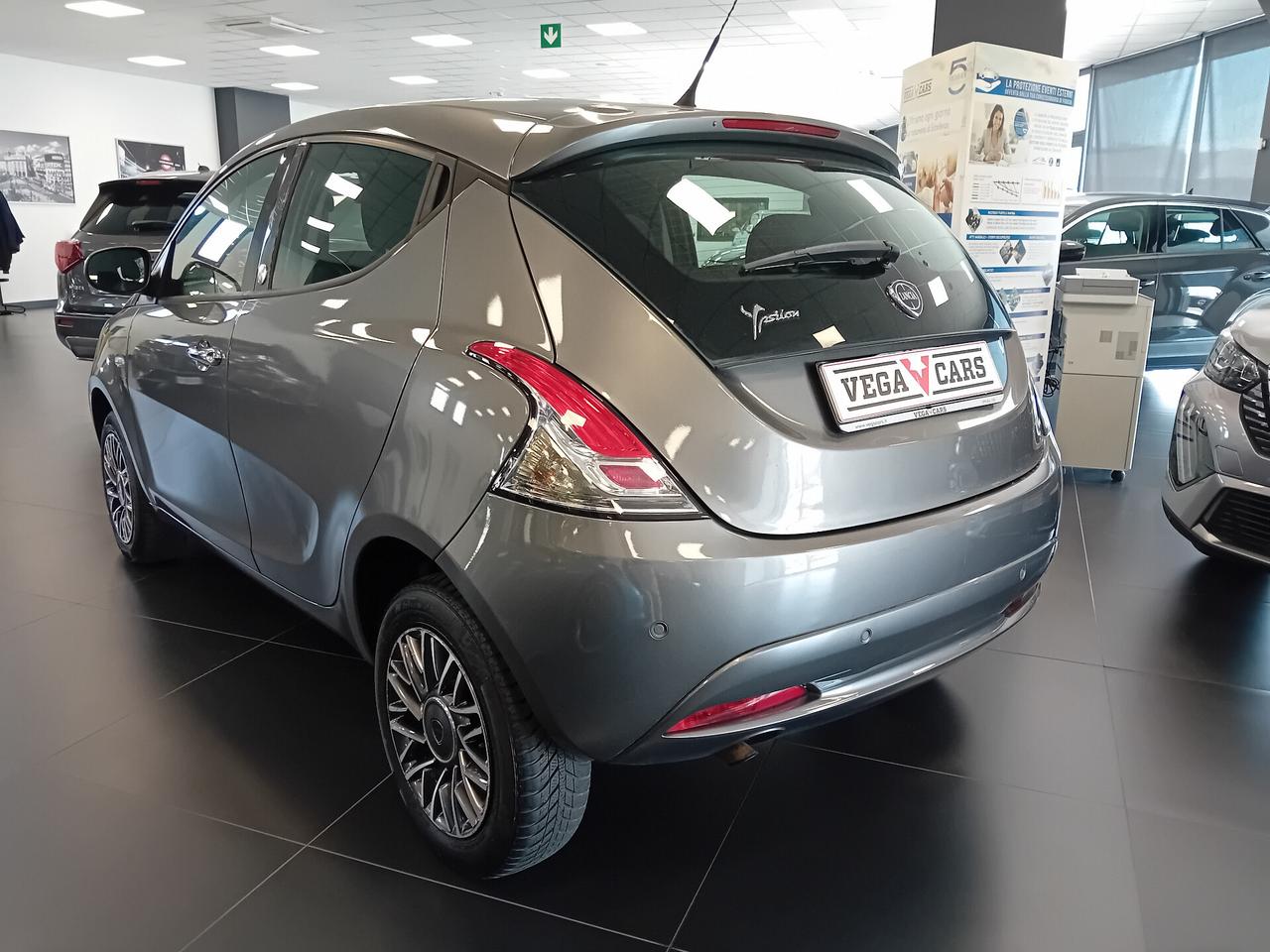 Lancia Ypsilon 0.9 TwinAir 85 CV 5 porte Metano Ecochic Gold REVISIONE BOMB 2029