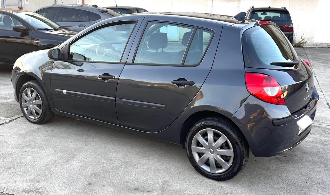 Renault Clio Storia 1.2 5 porte Dynamique LUXE Uniprop