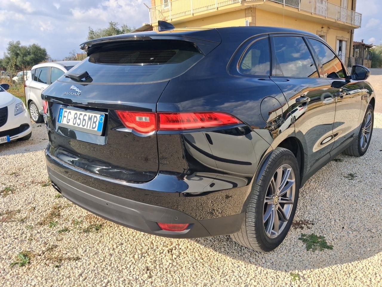 Jaguar F-Pace 2.0 D 180 CV R-Sport catena fatta tu