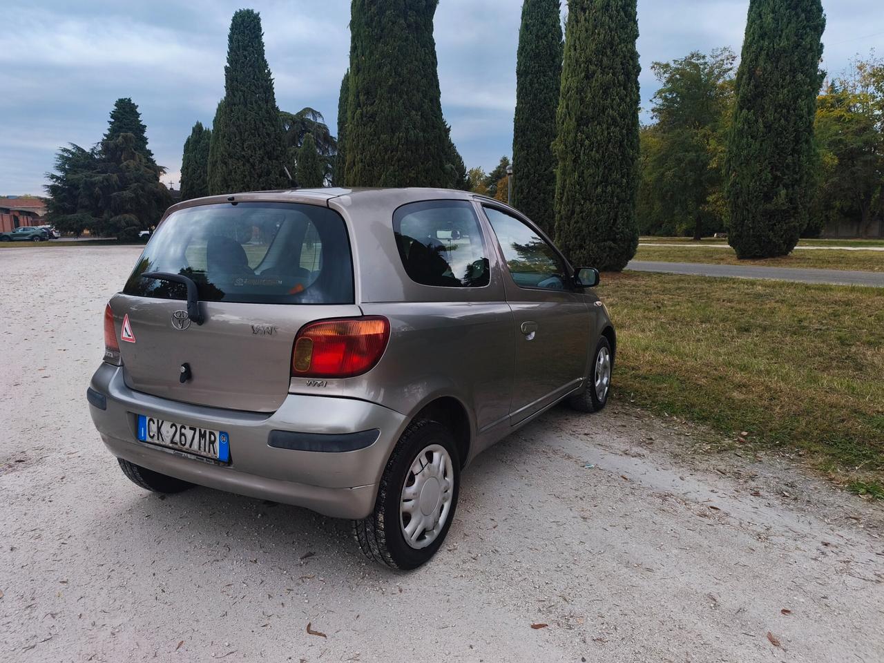 Toyota Yaris 1.0i 16V cat 3 porte Sol