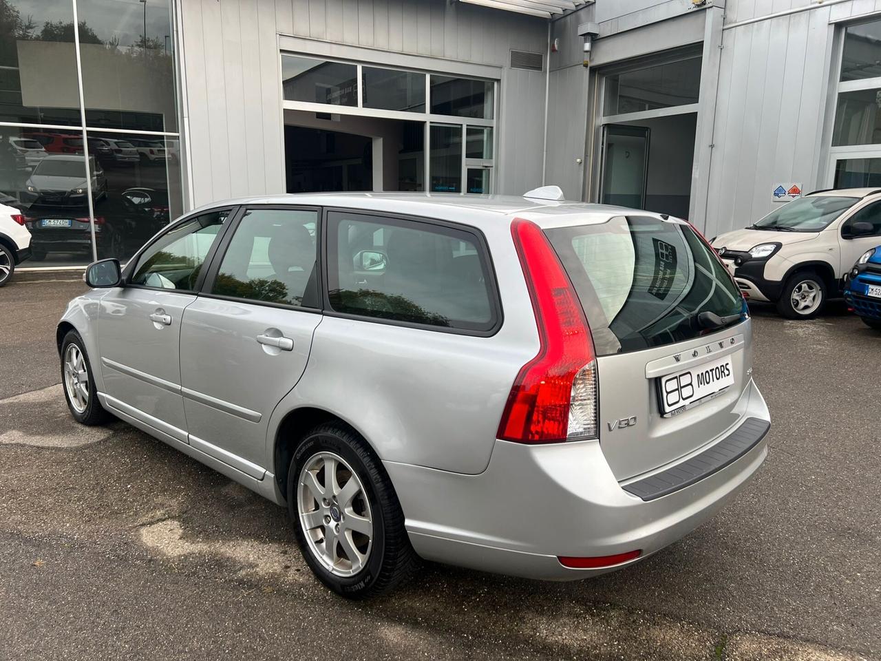 Volvo V50 2.0 D cat Momentum PREZZO PER COMMERCIANTI