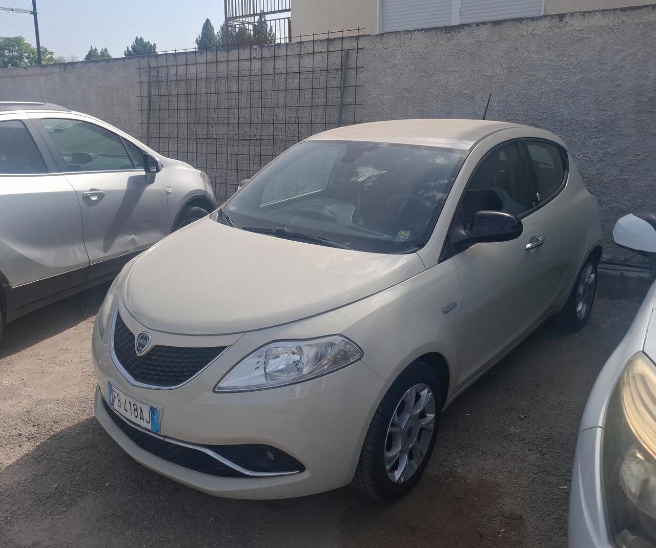 Lancia Ypsilon 1.2 69 CV 5 porte Silver 2016