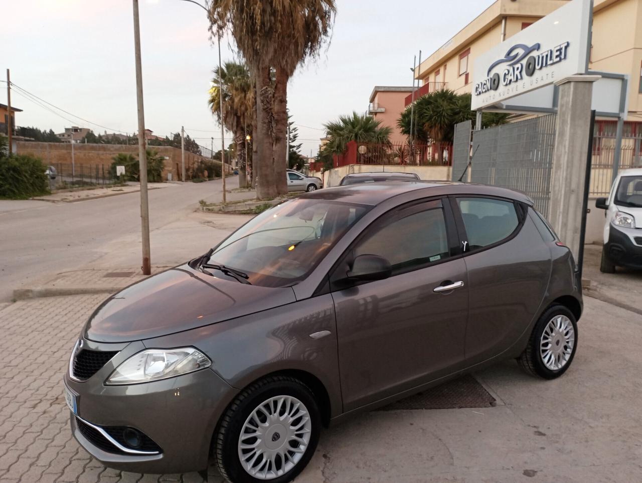 Lancia Ypsilon 1.2 69 CV 5 porte Silver