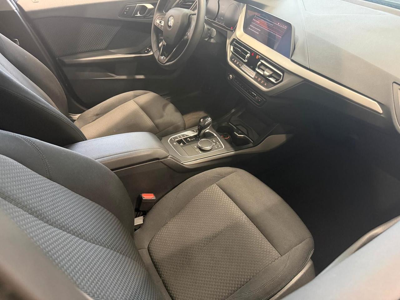 Bmw 118 118d 5p. Business Advantage
