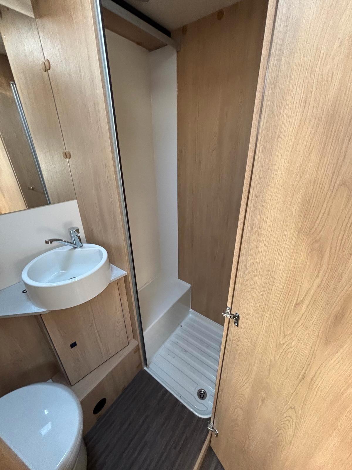 Ci International Horon 90M Sport camper