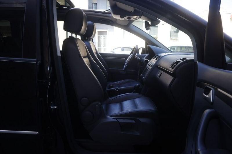 Volkswagen Touran Volkswagen Touran Business 1.4 DSG Highline Ecofuel 7 Posti Unicoproprietario