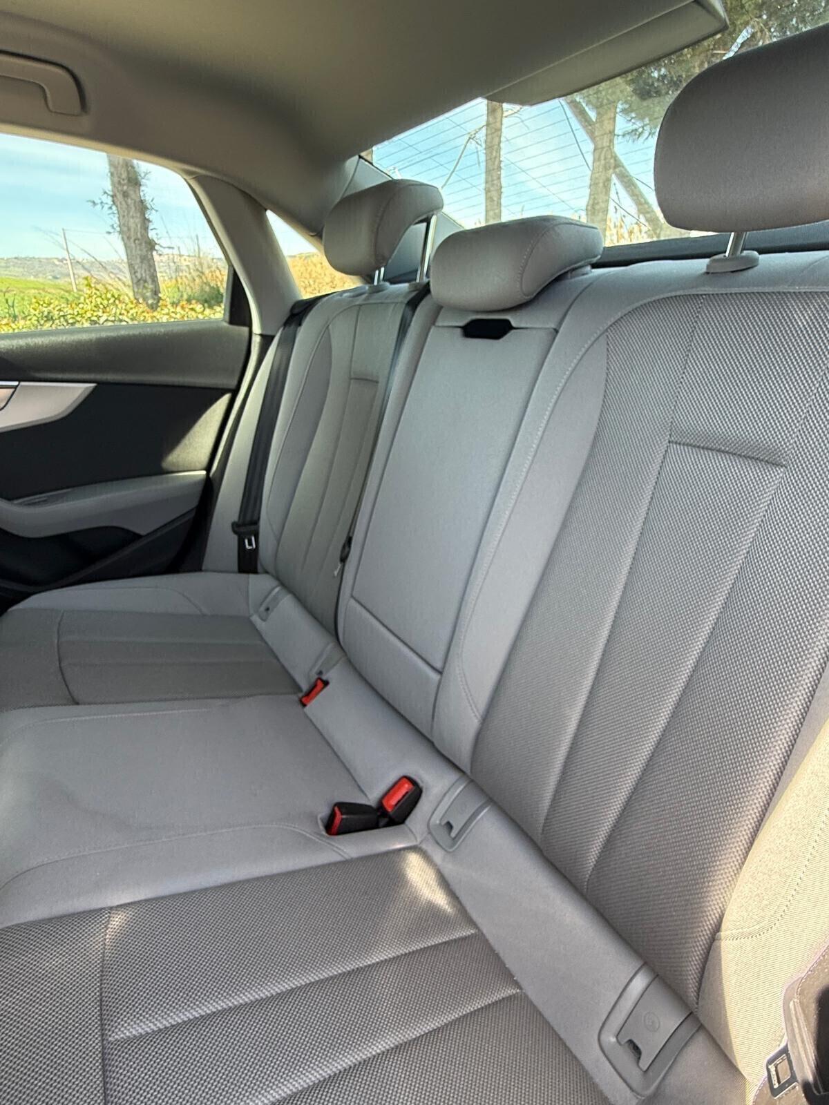 Audi A4 30 TDI/136 CV S tronic Business Advanced