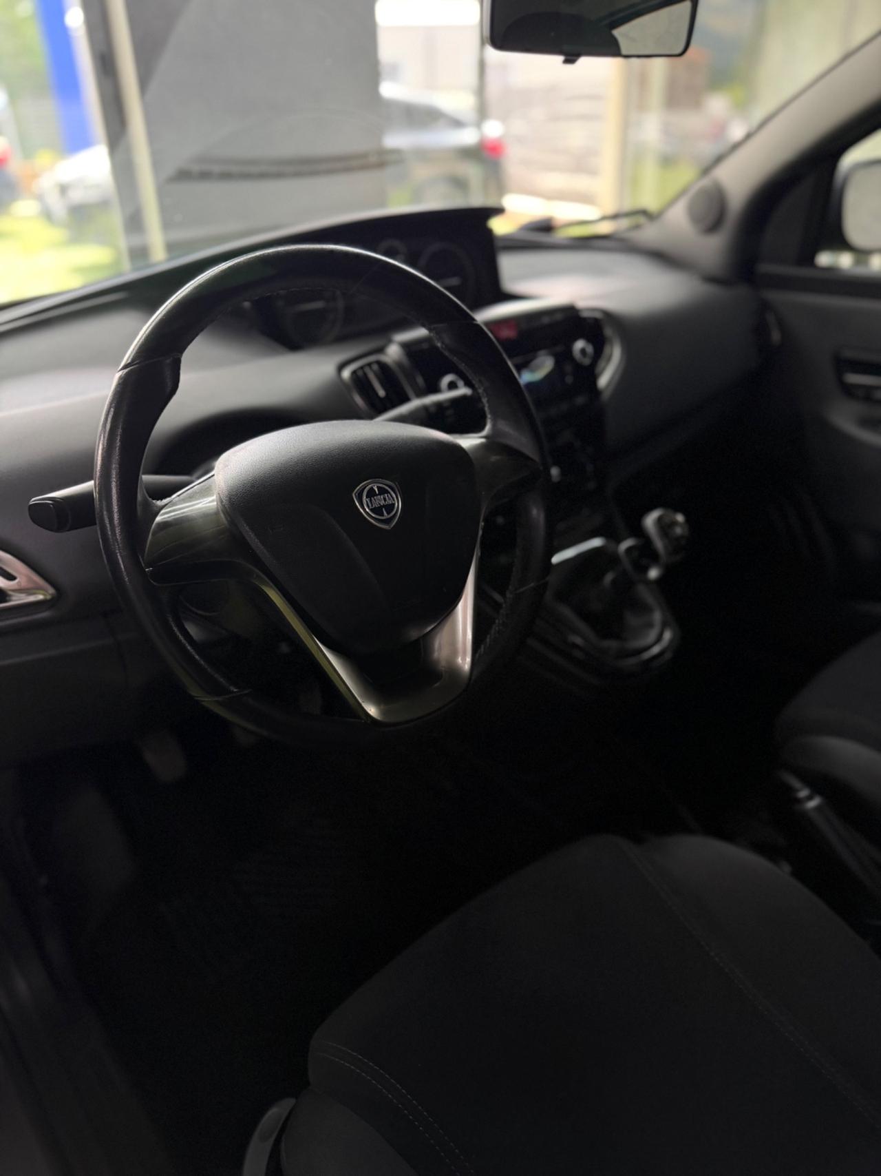 Lancia Ypsilon 1.2 Benz 69 CV