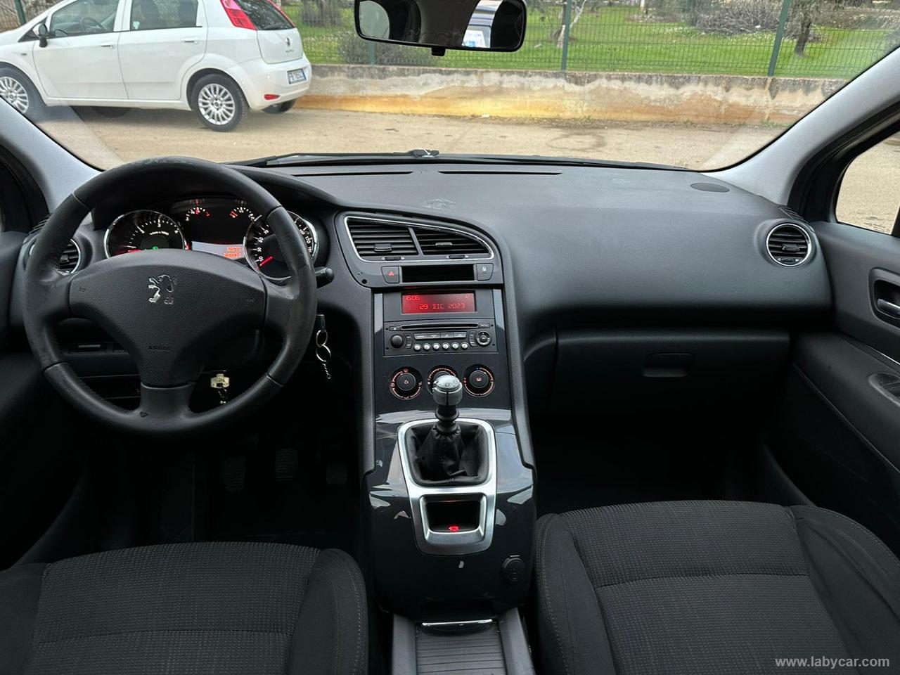 PEUGEOT 5008 1.6 HDi 110 CV Tecno