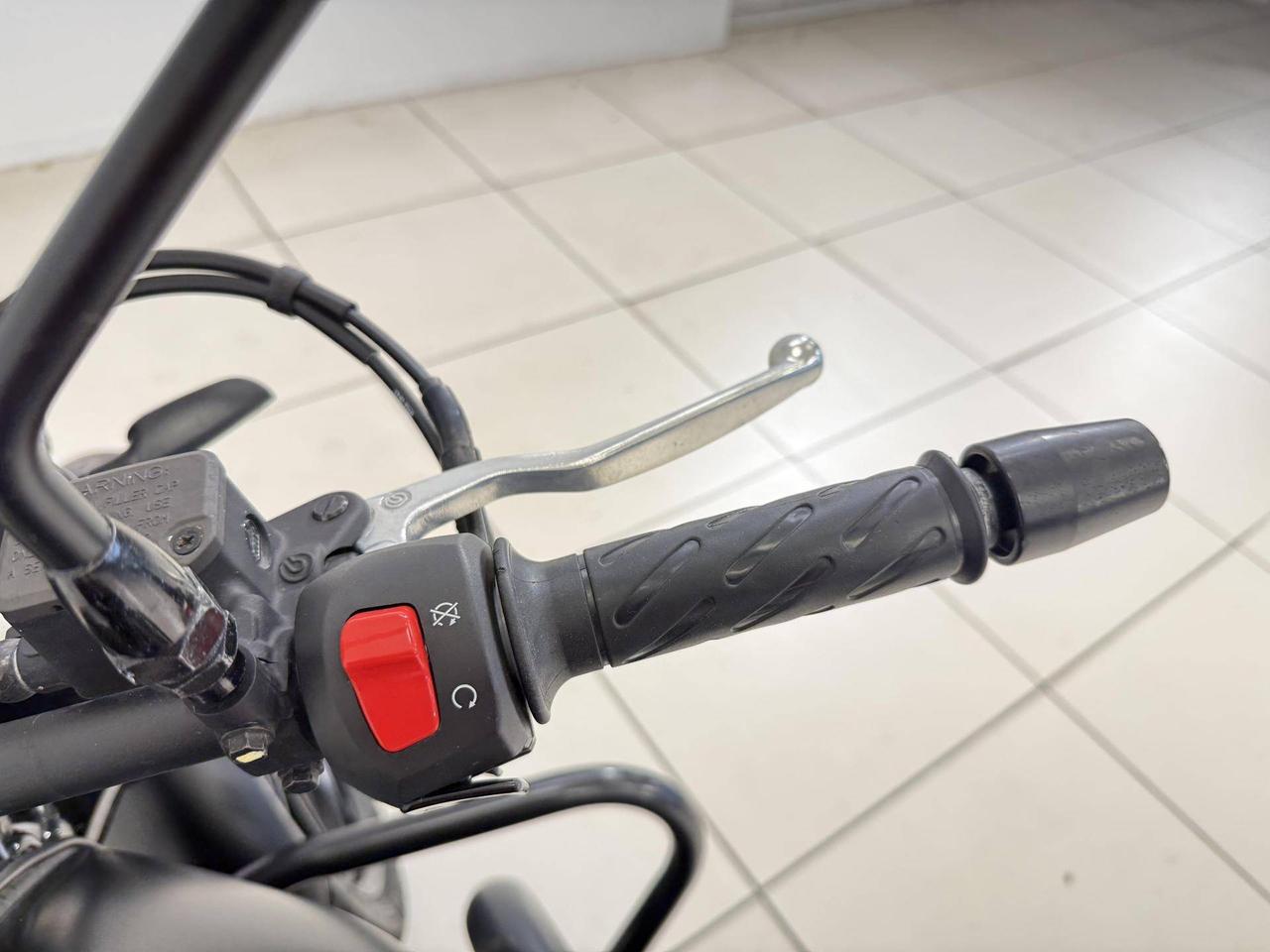 MOTO GUZZI V7 850 Stone Abs