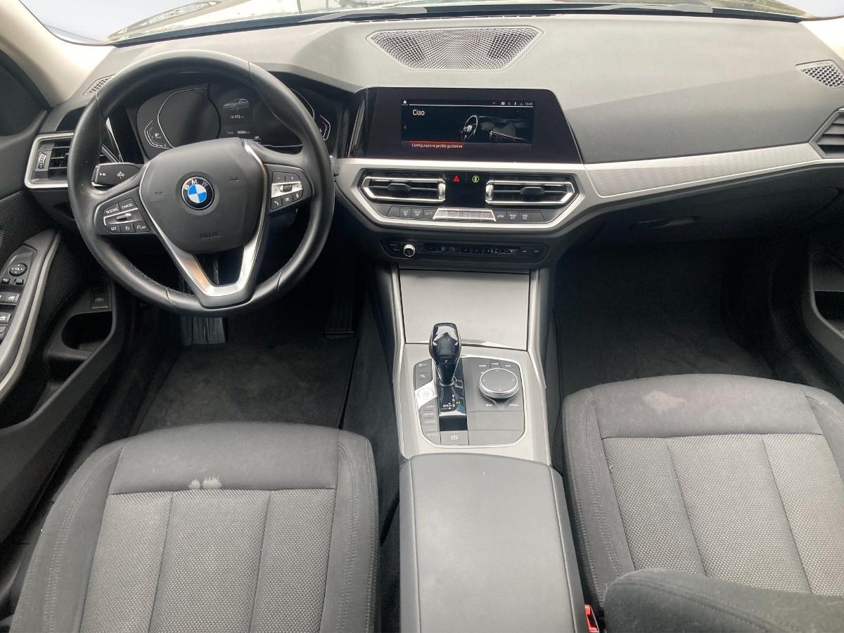BMW 320d Touring mhev 48V xdrive auto