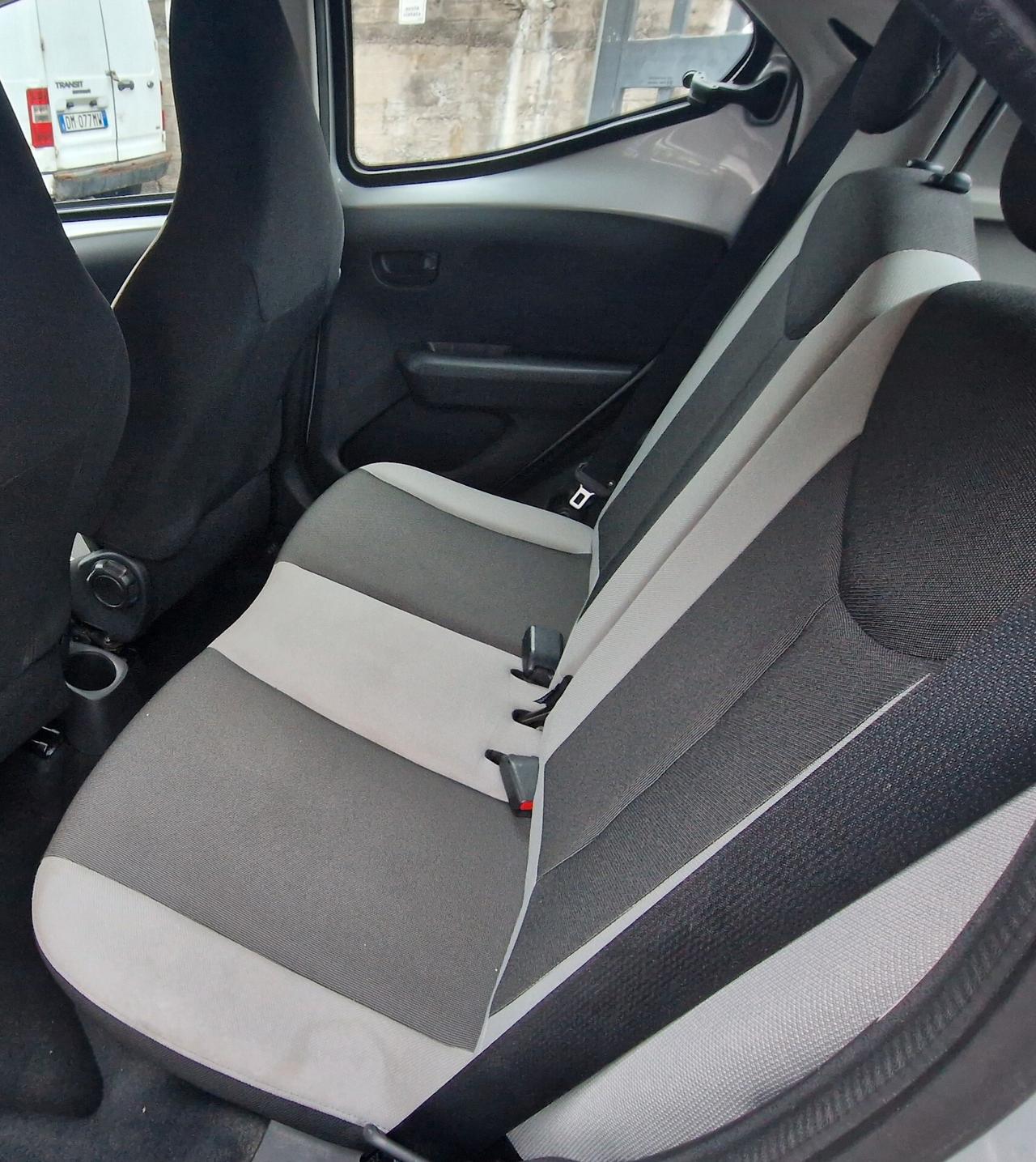 Toyota Aygo 1.0 VVT-i 69 CV 5 porte x-play