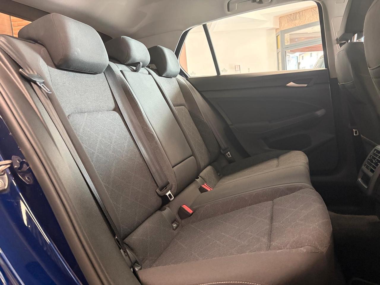 Volkswagen Golf 1.5 eTSI 130 CV EVO ACT DSG R-Line