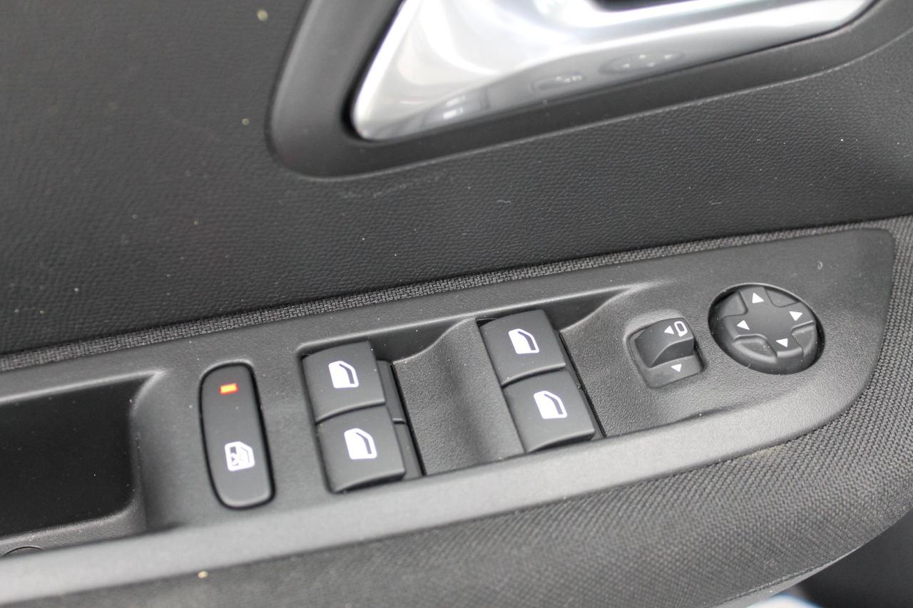 Peugeot 208 1.2 Puretech ALLURE 100 Cv.