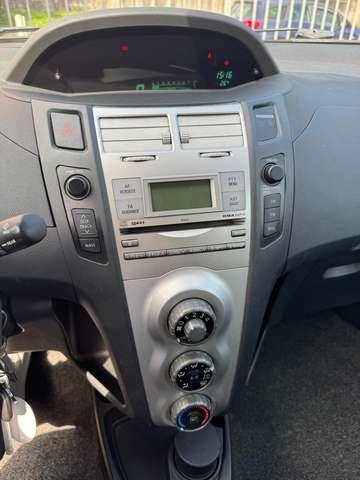 Toyota Yaris Yaris II 2005 5p 1.3 Sol m-mt
