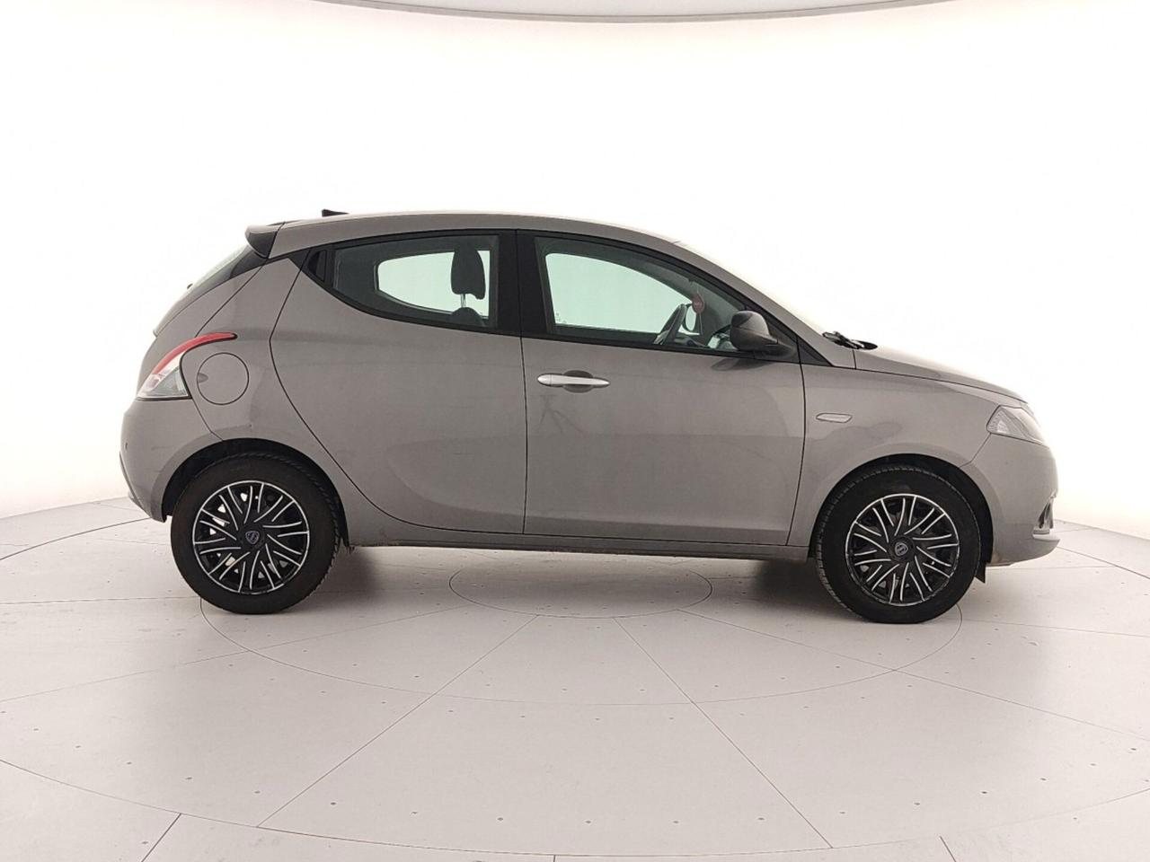 Lancia Ypsilon 1.0 FireFly 5 porte S&S Hybrid Platino