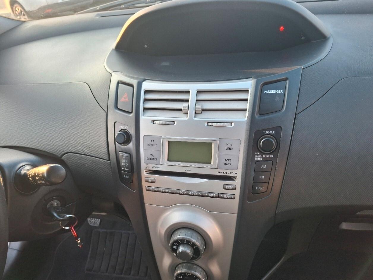 Toyota Yaris 1.0 5 porte Sol