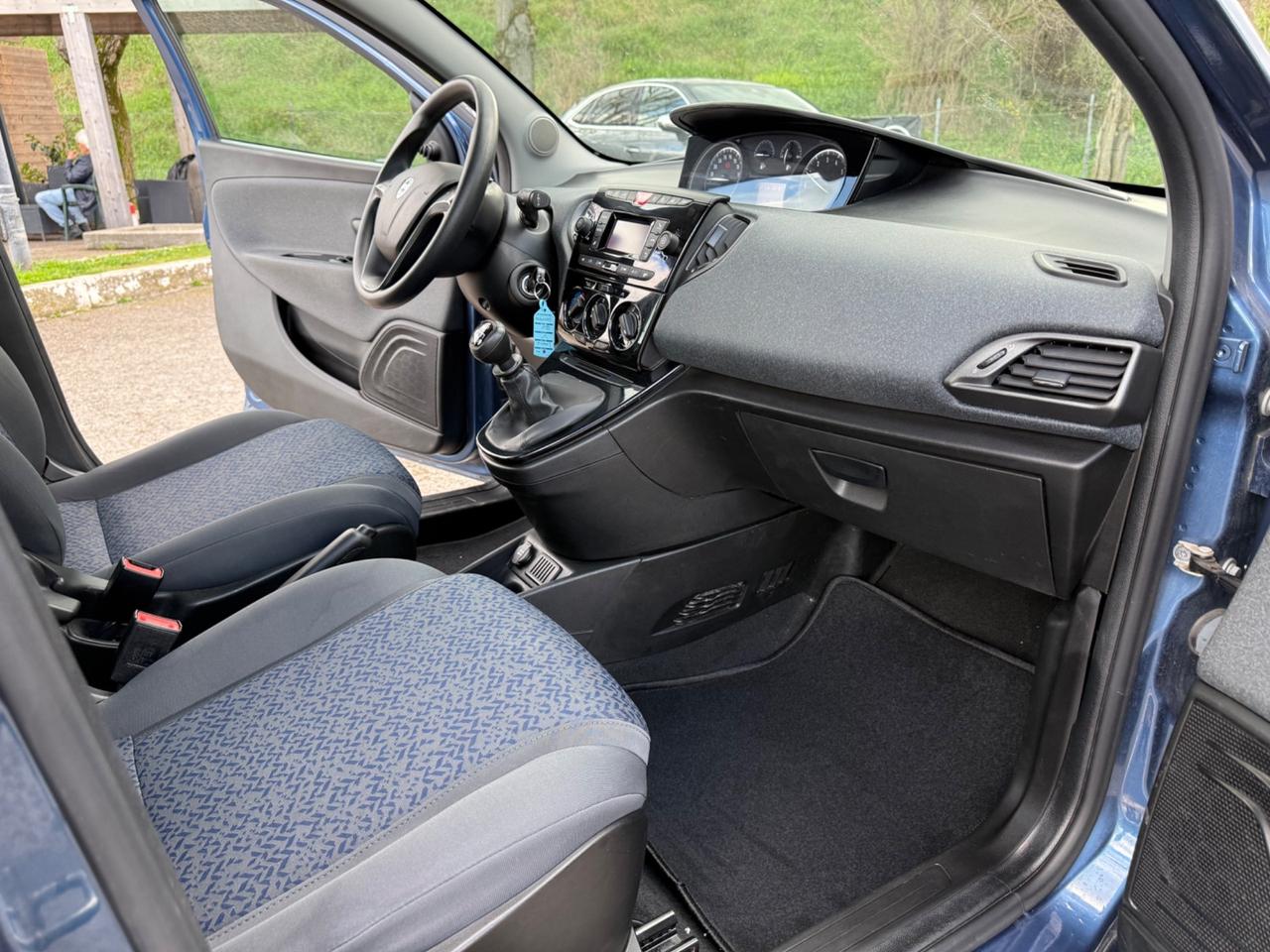 Lancia Ypsilon 1.0 FireFly 5 porte S&S Hybrid Ecochic Silver