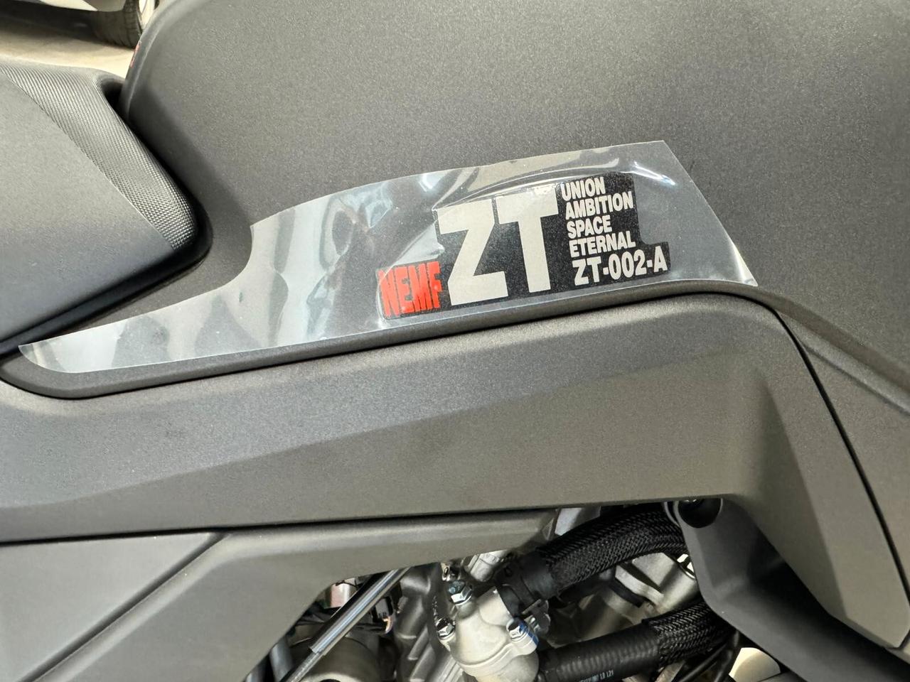 Zontes ZT 125 U total black