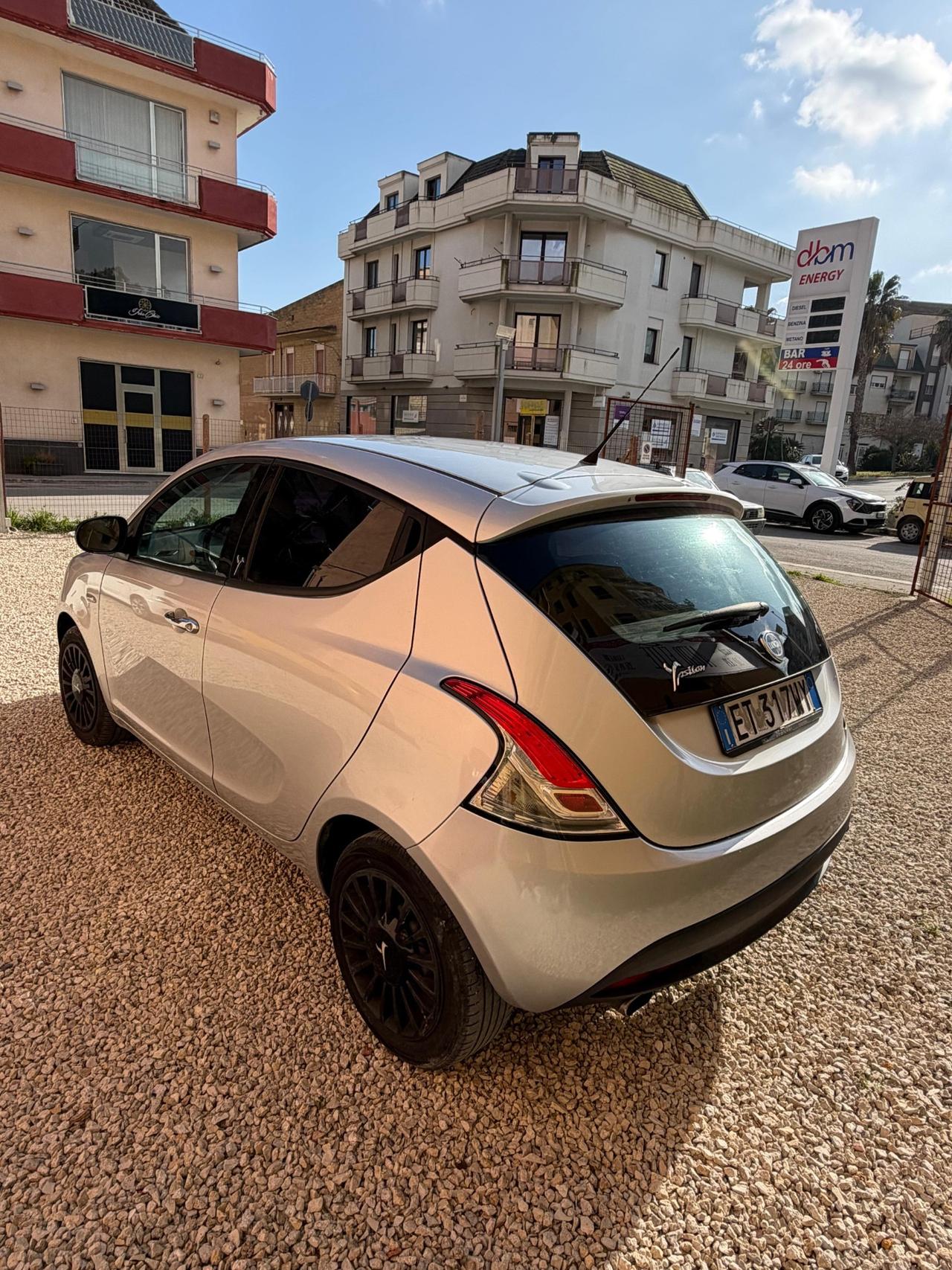 Lancia Ypsilon 1.2 69 CV 5 porte S&S Silver