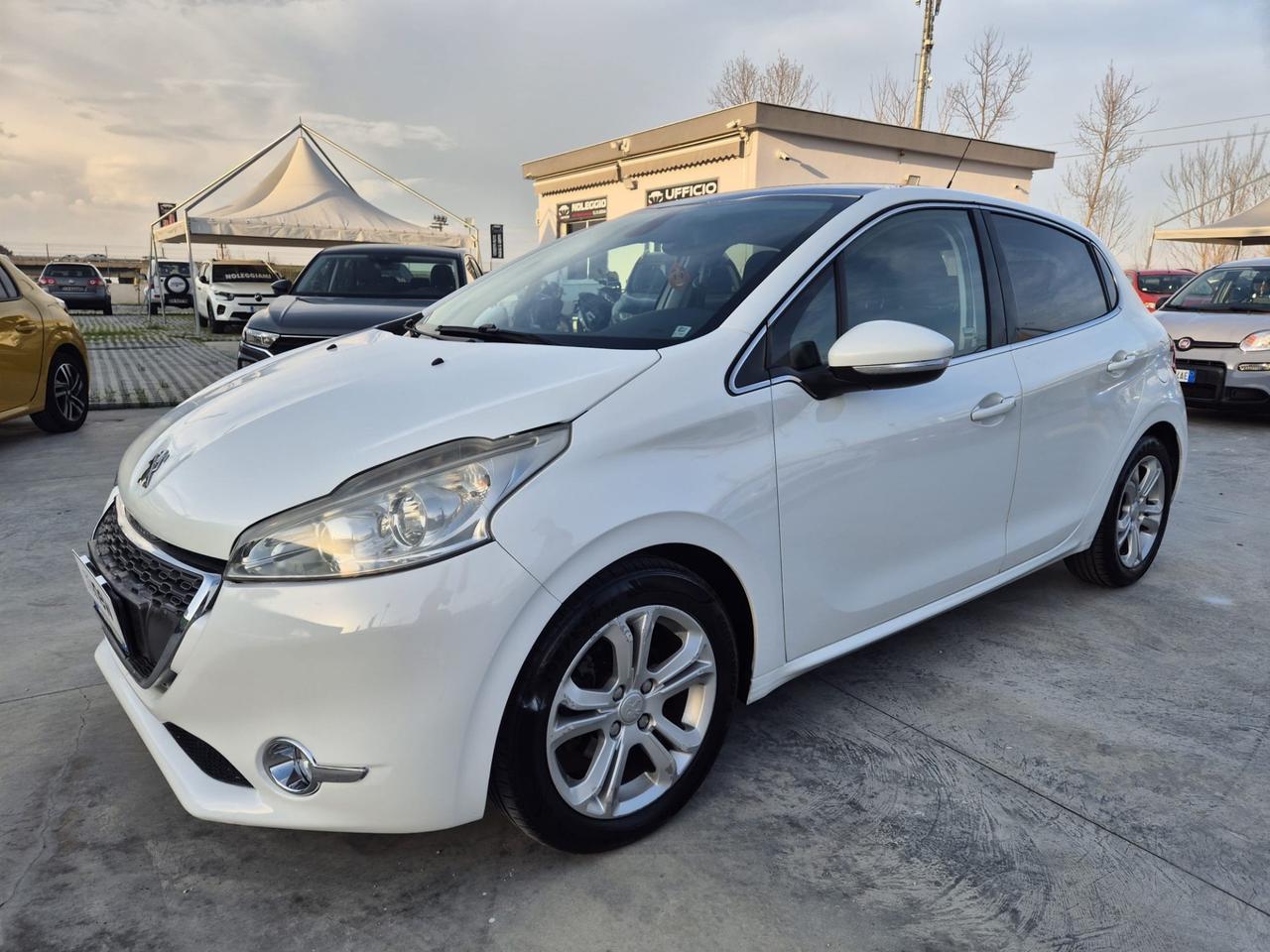 Peugeot 208 1.4 HDi 68 CV 5 porte Allure TETTO PANORAMICO