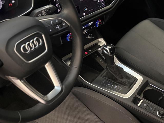 AUDI Q3 35 TDI S tronic Identity Black