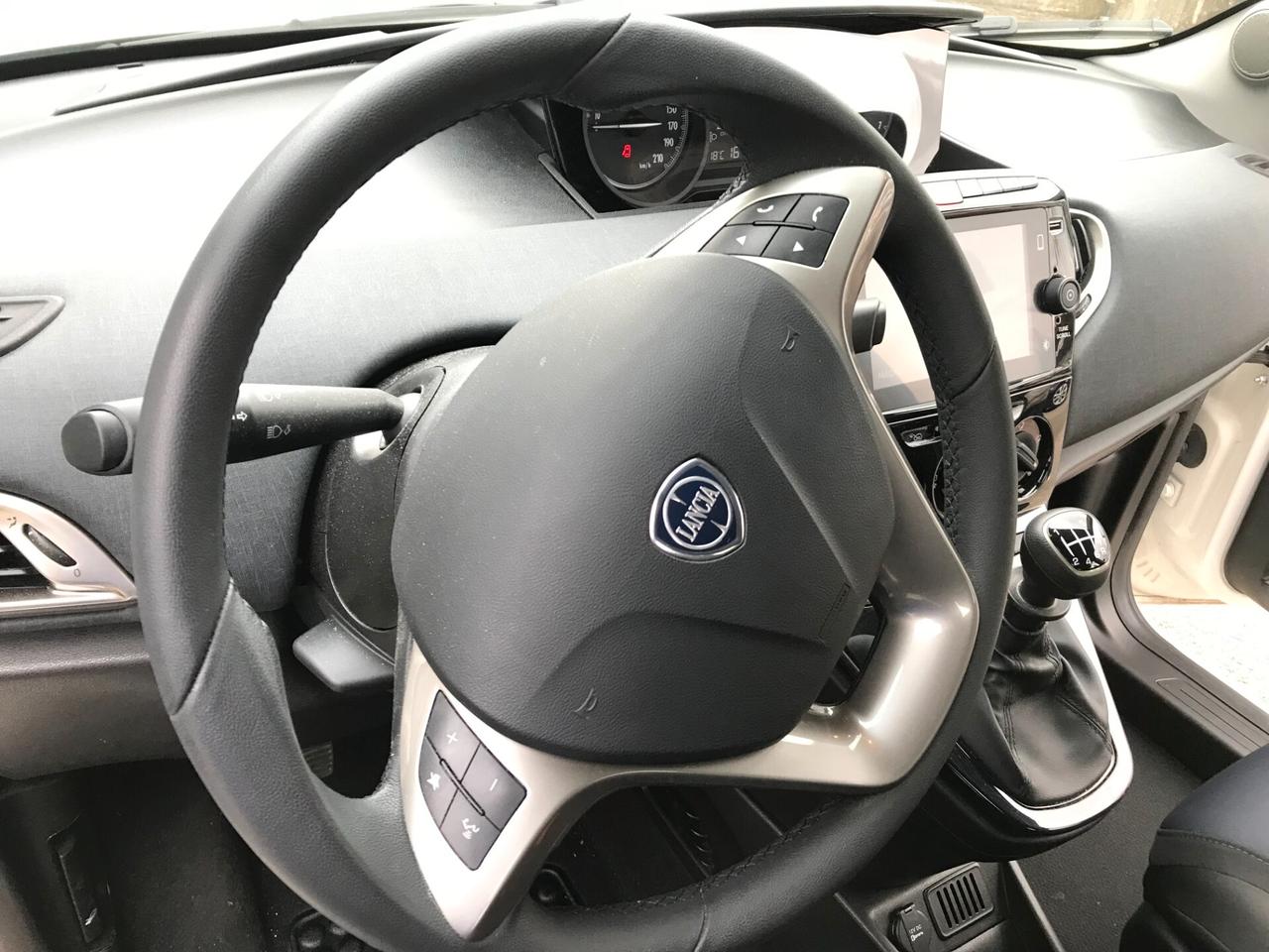 Lancia Ypsilon 1.0 FireFly 5 porte S&S Hybrid Ecochic Gold