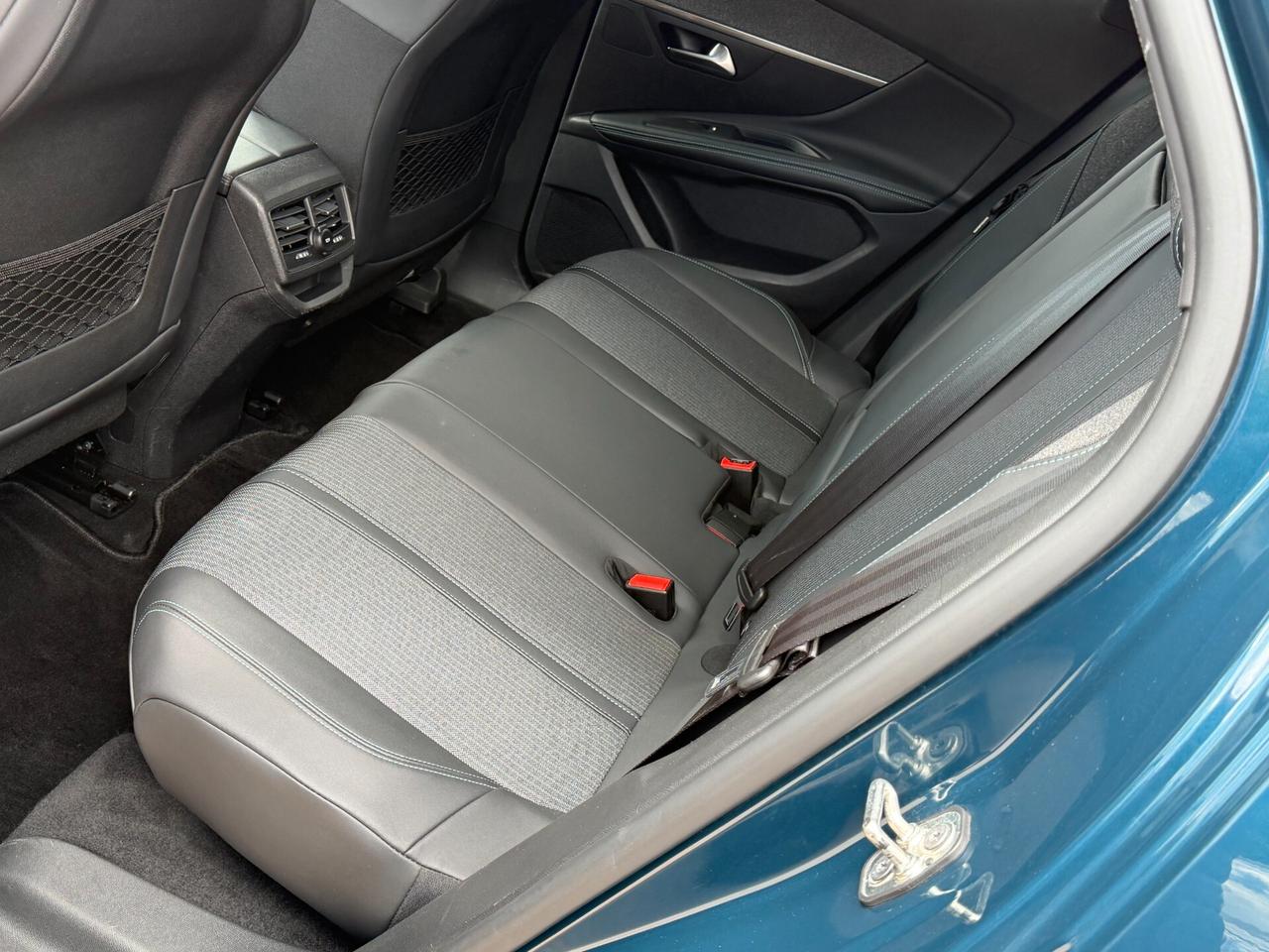 Peugeot 3008 1.5 BLUEHDI 130 cv. ALLURE PACK (Nav)