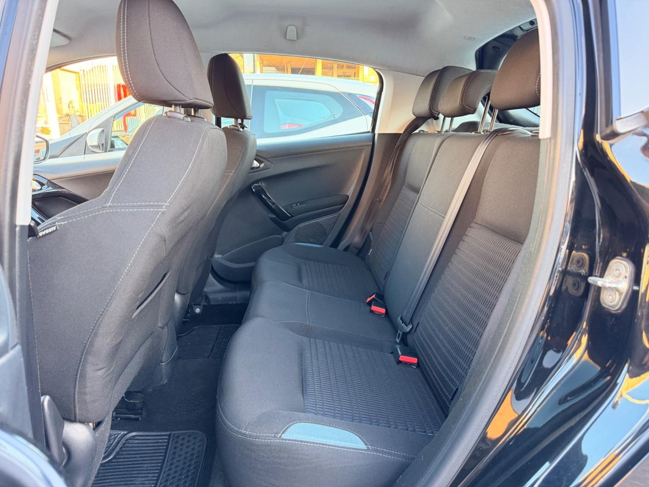 Peugeot 208 1.4 HDi 68CV Allure NAVI