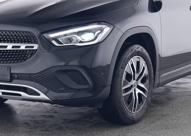 MERCEDES-BENZ GLA 180 Automatic Progressive Advanced