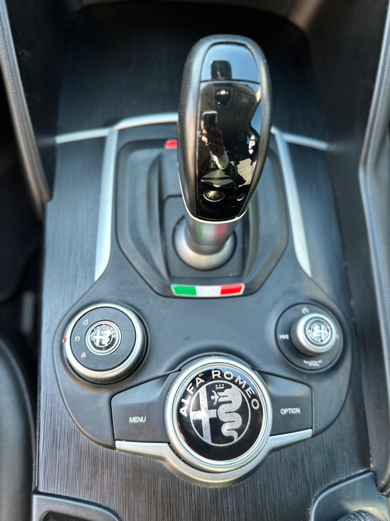 Alfa Romeo Giulia 2.2 Turbodiesel 210 CV AT8 AWD Q4 Veloce