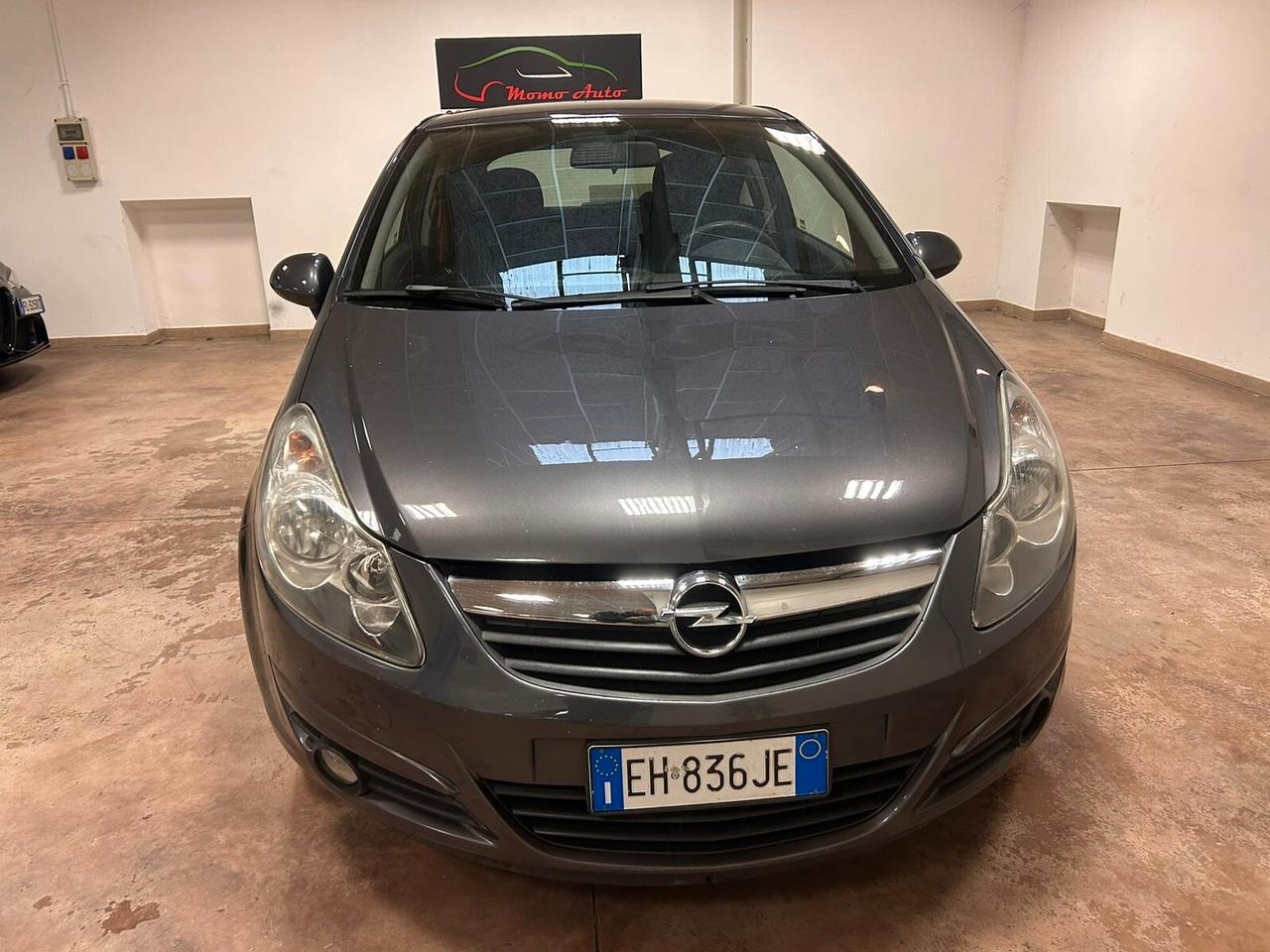 Opel Corsa 1.2 3 porte b-color