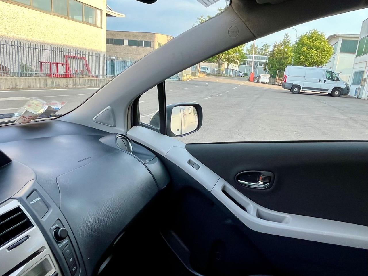 Toyota Yaris 1.3benz 2011 58.000km perfetta per neopatentati