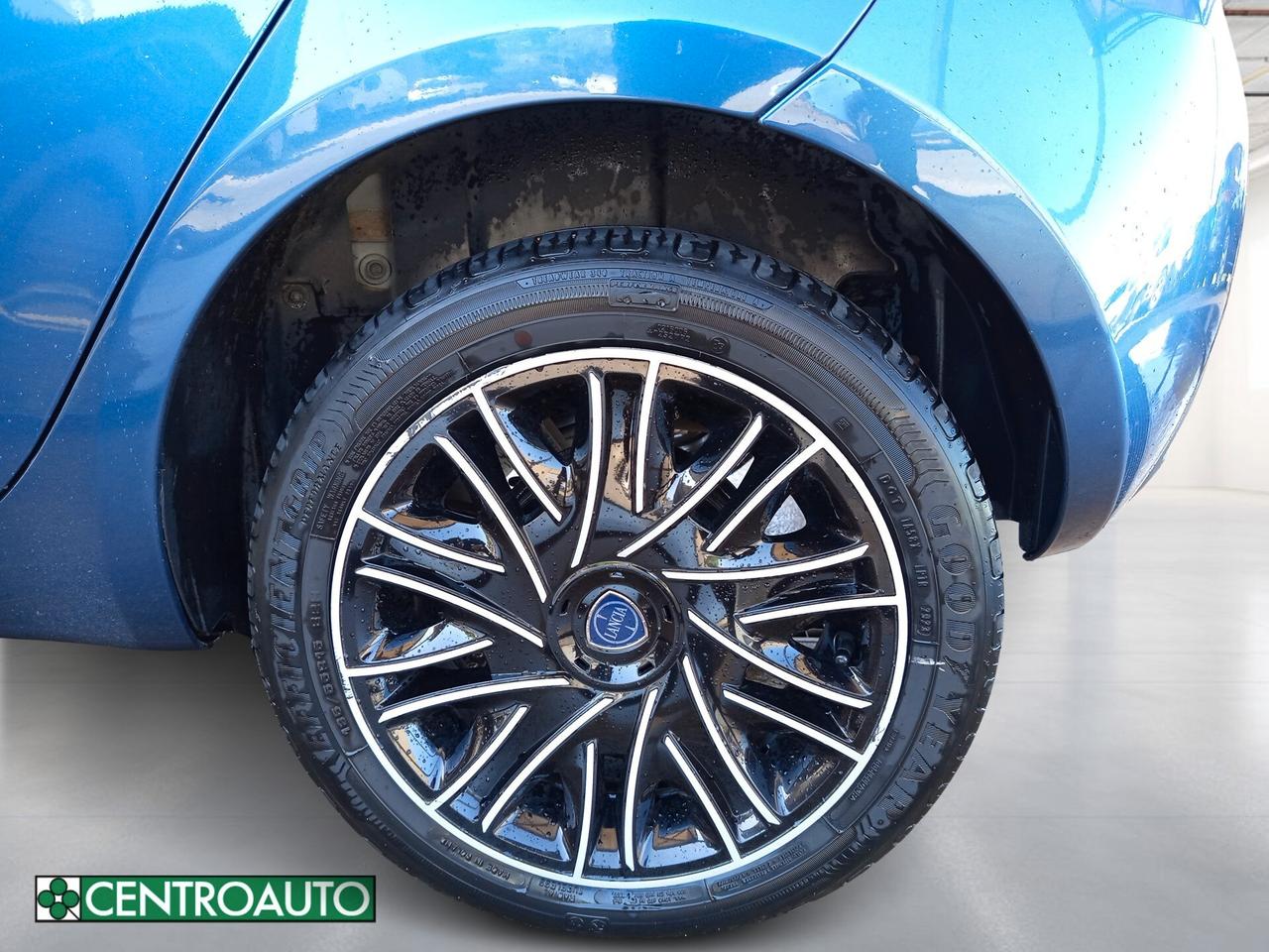 Lancia Ypsilon 1.0 FireFly 5 porte S&S Hybrid Gold