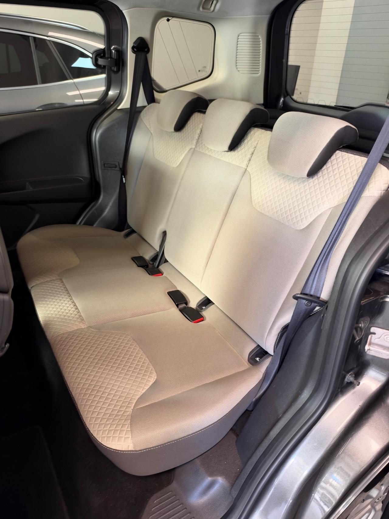 Ford Tourneo Courier 1.5 TDCI 95 CV Titanium