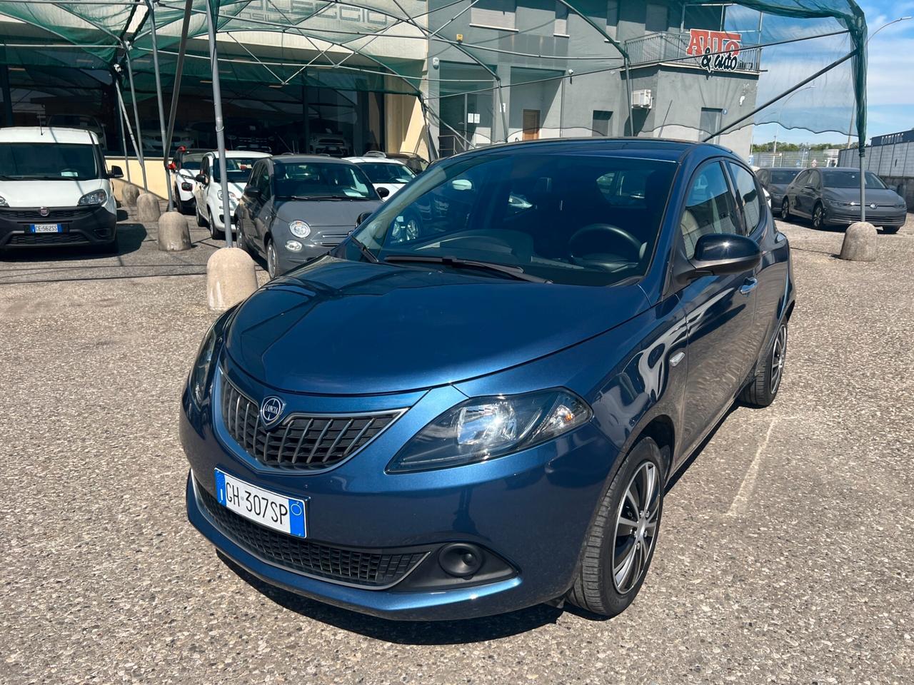 Lancia Ypsilon 1.0 FireFly 5 porte S&S Hybrid Silver