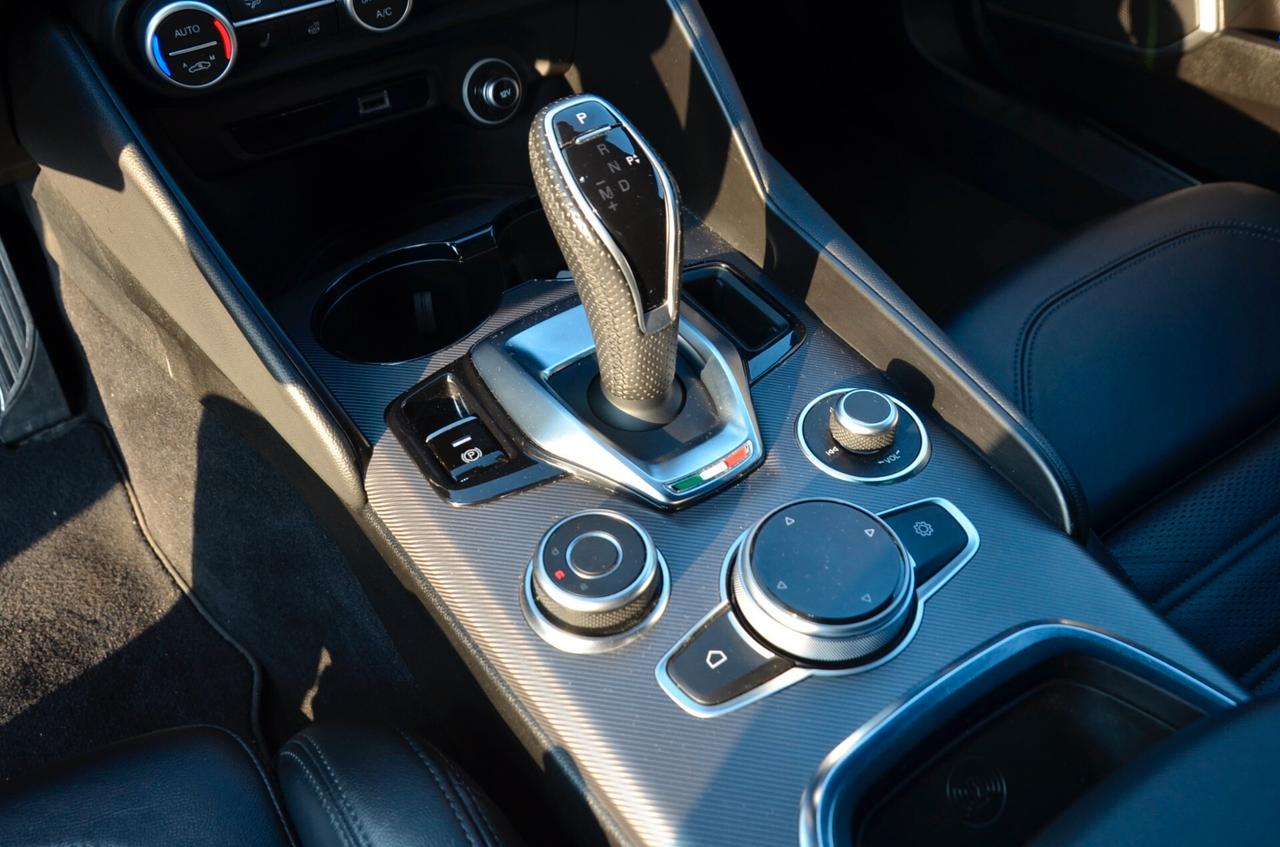 ALFA ROMEO GIULIA 2.2 T VELOCE Q4 AWD 210cv AUTO, ECCELLENTI CONDIZIONI, UFF ITALIANA, SERVICE DIMOSTRABILI, PERMUTE