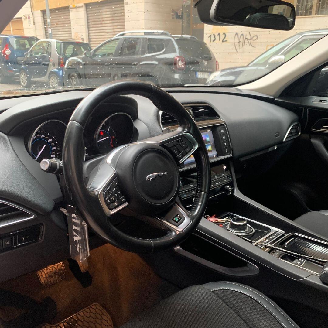 Jaguar F-Pace 2.0 D 180 CV AWD aut. R-Sport