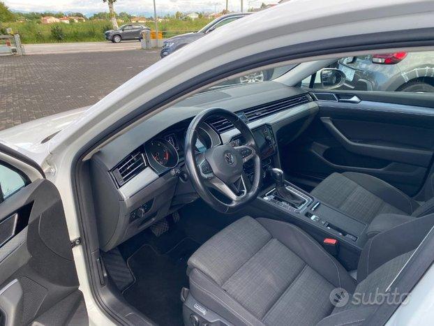 VOLKSWAGEN Passat Variant 1.6 TDI SCR DSG Busine