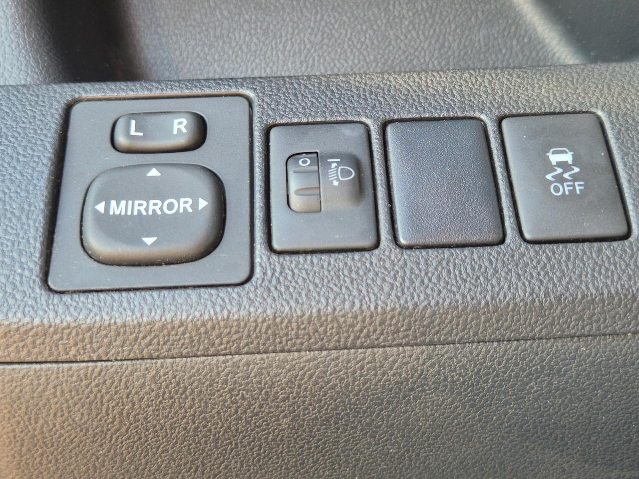 Toyota Verso-S 1.3 MT