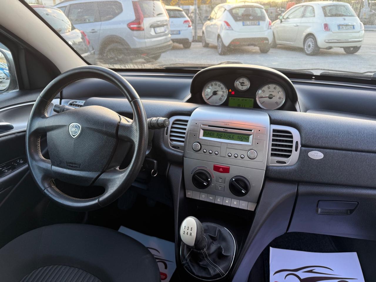 Lancia Ypsilon 1.3 MJT 75 CV Versus