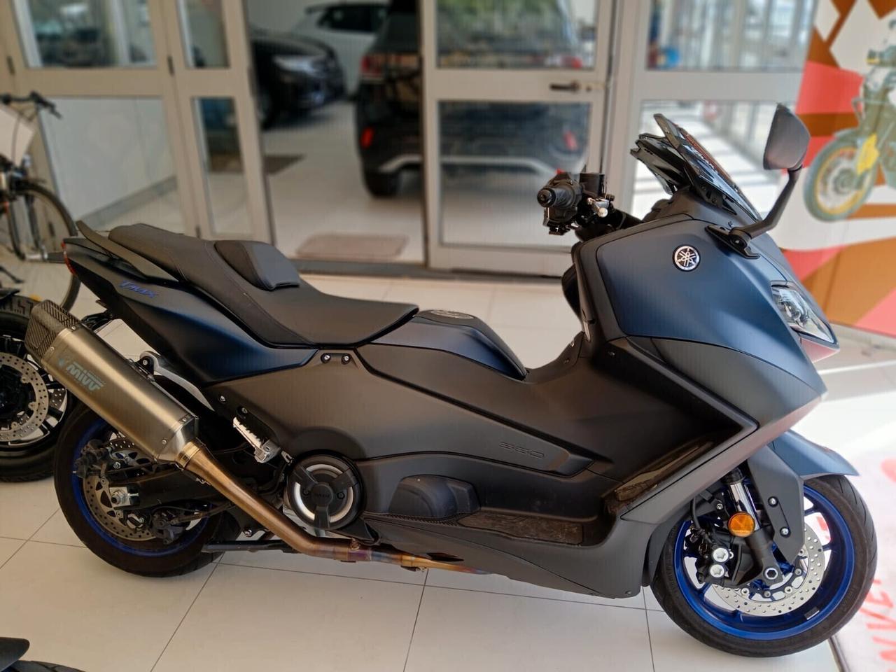 YAMAHA T-MAX 560