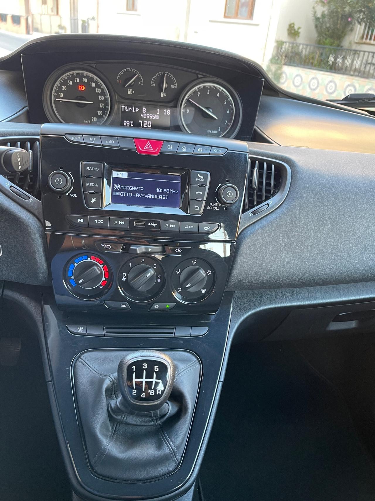 Lancia Ypsilon 1.0 FireFly 5 porte Hybrid Ecochic