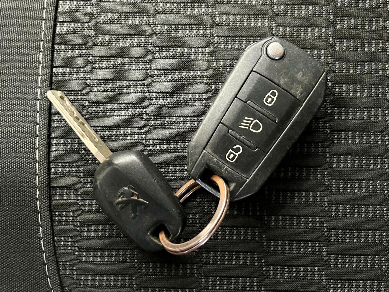 ! PREZZO PROMO ! Peugeot 208 1.6 BlueHDi 75cv Allure 2015