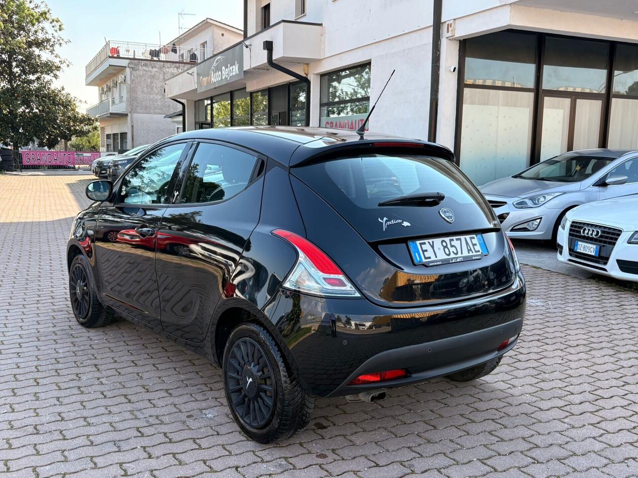 Lancia Ypsilon 1.2 69 CV 5 porte Elefantino